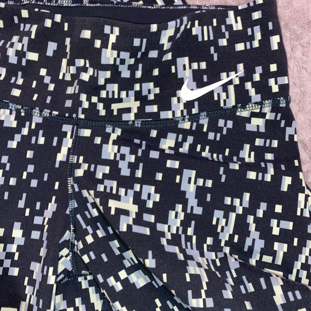 Nike dri-fit mid rise legendary tight fit printed leggings size small - Picture 3 of 6